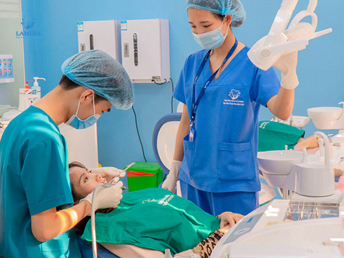 hôi miệng từ cổ họng: Điều trị tại nha khoa