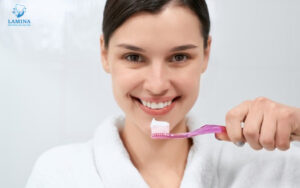 răng bị đen trên bề mặt:: vệ sinh răng miệng đúng cách