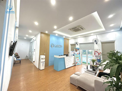 răng cửa mọc lệch: nha khoa Lamina