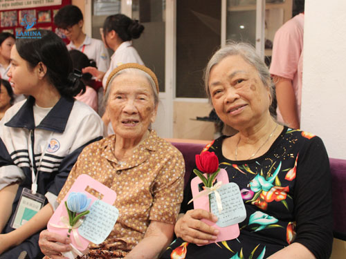 vu lan là ngày gì: tặng hoa 