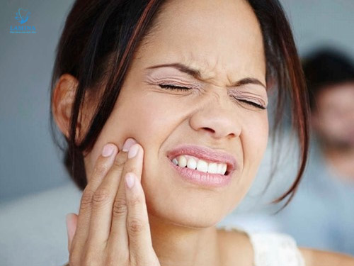 dấu hiệu viêm tuỷ răng cấp: đau nhức dữ dội