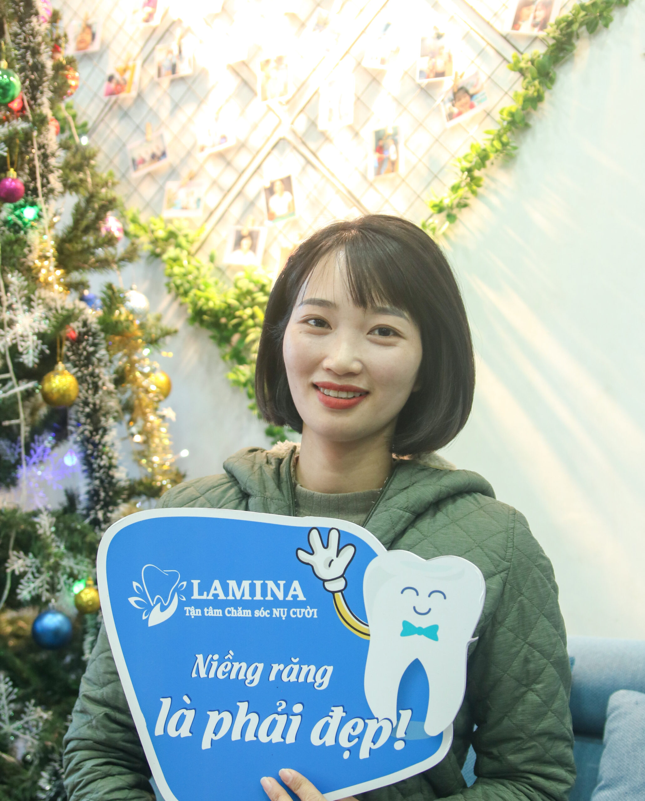 Khách hàng hài long sau khi dùng dịch vụ tại LAMINA
